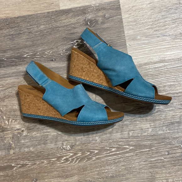 39. Clarks Helio Float Wedge Sandals - Picture 4 of 10